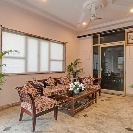 Готель Collection O Premier Near Hazratganj Лакхнау Екстер'єр фото